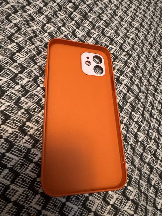 Чехлы на iPhone 12