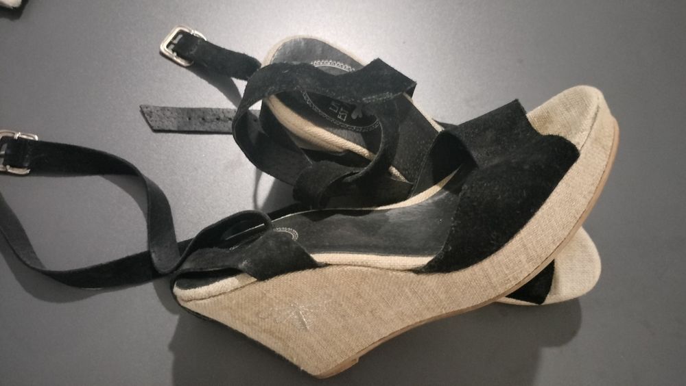 Sandália cunha preta