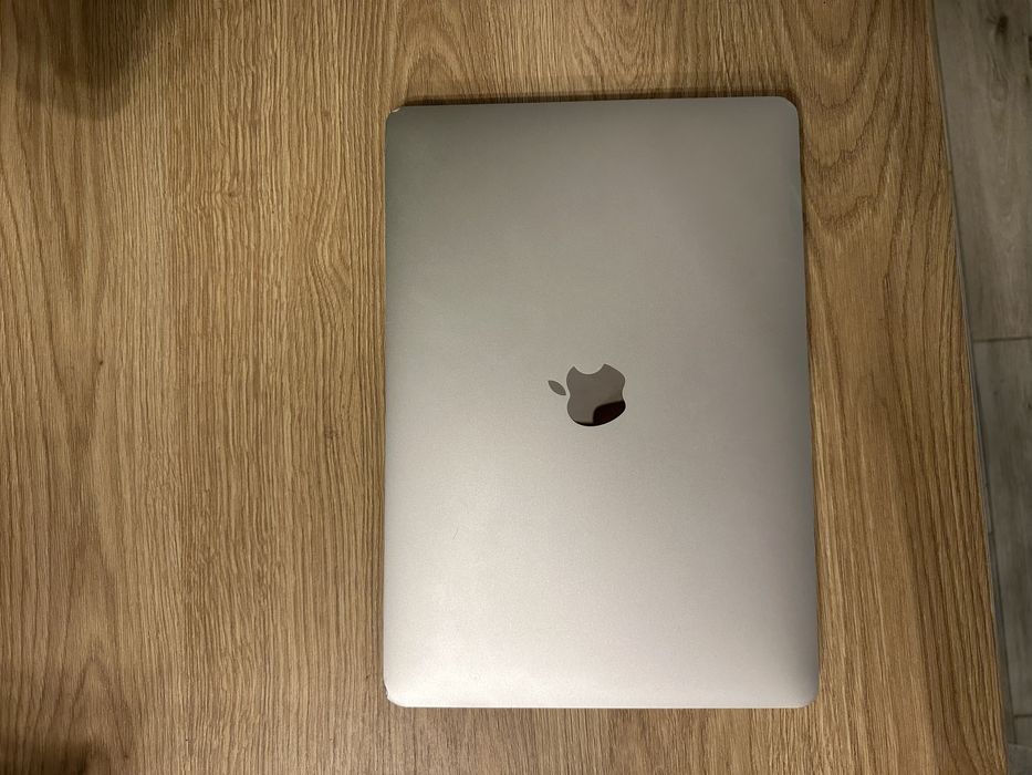 Macbook pro 2020 13 cali i5