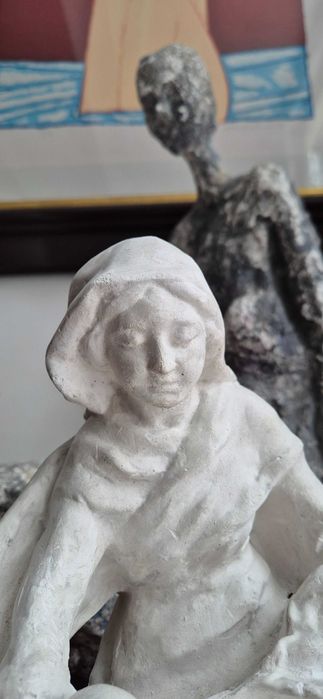 rzeźba "Madonna z Dzieciątkiem" sztuka sakralna Matka Boża z Jezuskiem