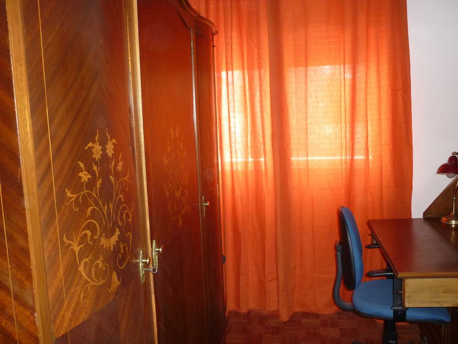 Quarto para arrendar a estudante no Dafundo
