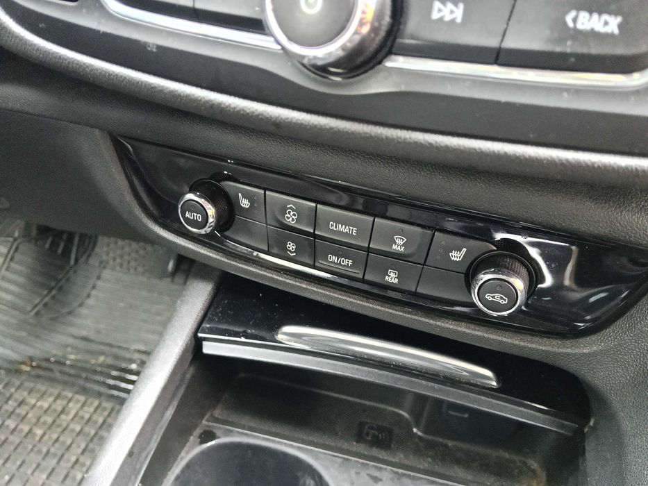 Fotele skóry Opel Insignia B kombi grzany przód i tył