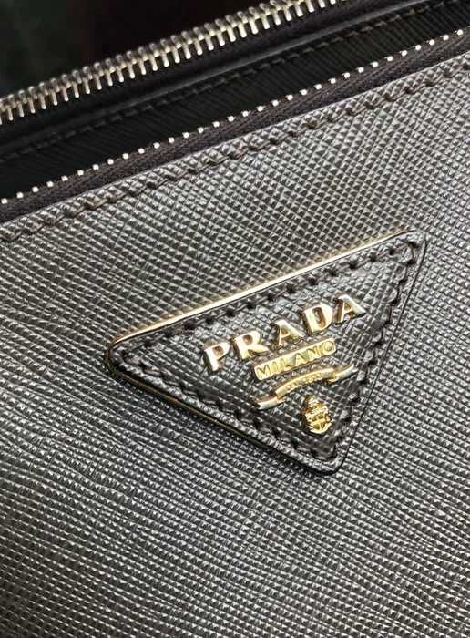 Prada - torebka z certyfikatem oryginalności