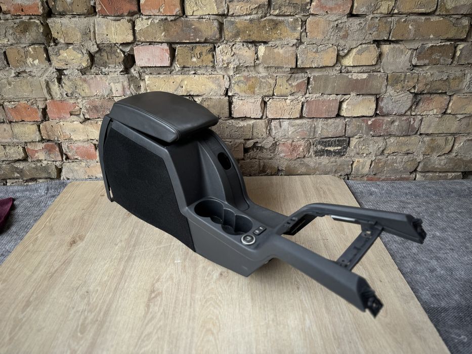 Підлокітник Шкіряний  Шкода Октавія А5 Подлокотник Skoda Octavia A5