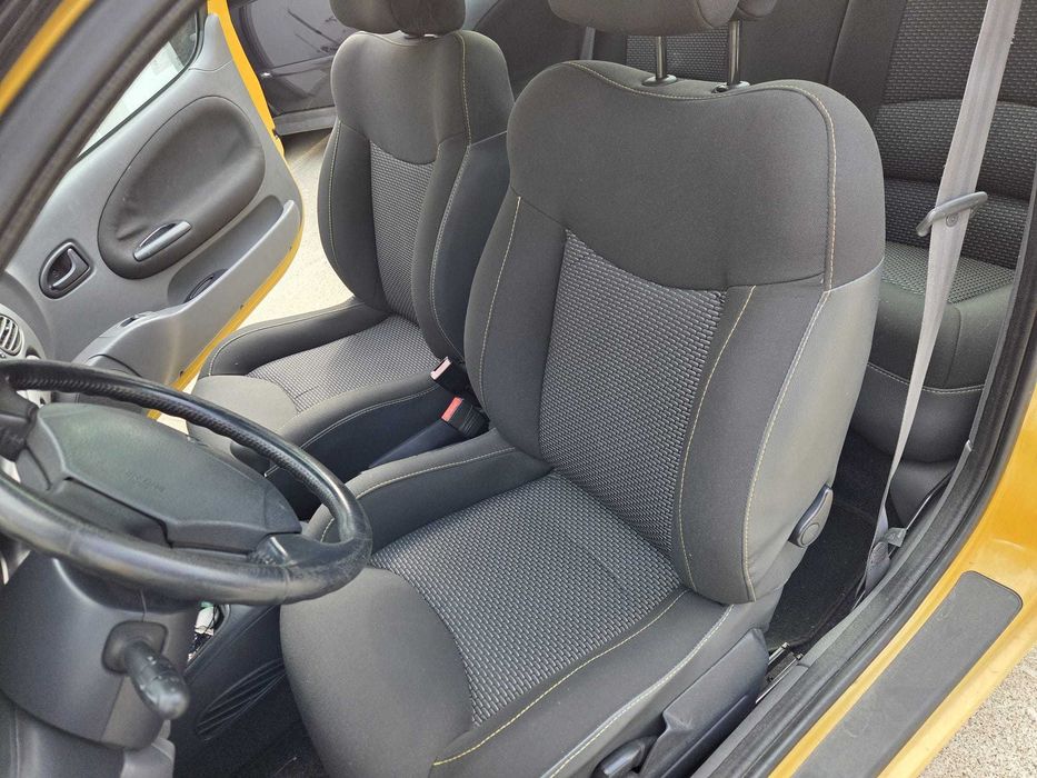 Renault mégane coupe amarelo