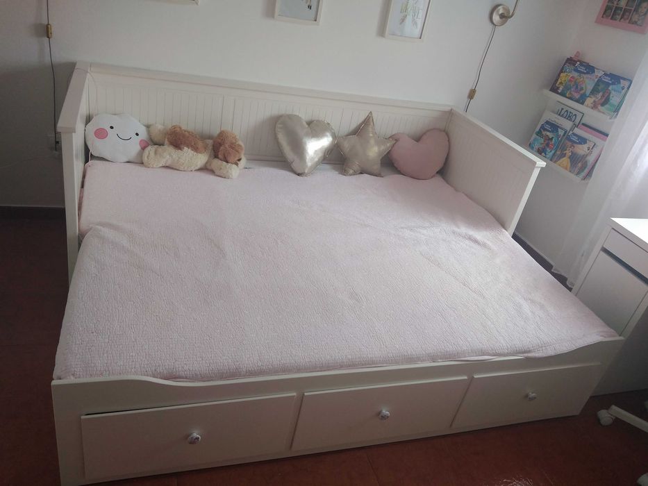 Cama de solteiro /casal com 2 colchões