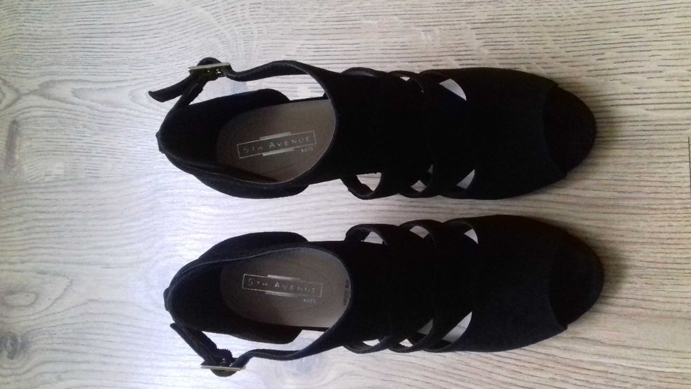 Czarne sandały 5th Avenue