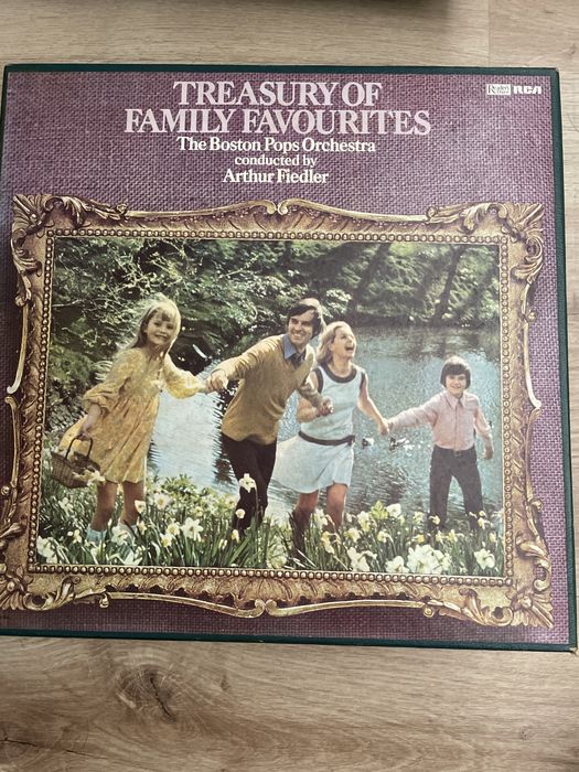 Vinil Treasury of family favourites