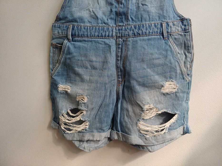 Spodenki, szorty ogrodniczki jeansowe Stradivarius r. L