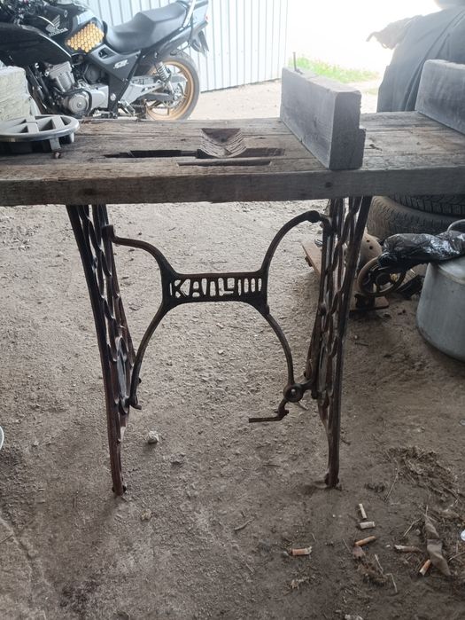 Станина КАЛУШ швейної машинки