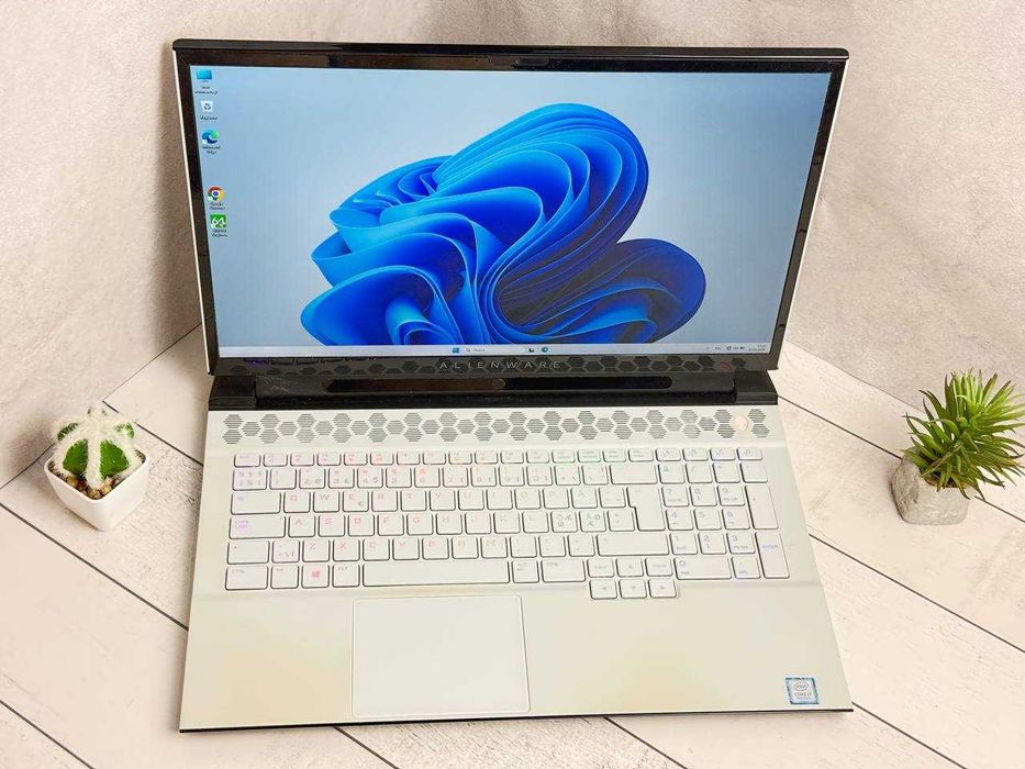 Alienware M17 R2 i7-9750H RTX 2070 Max-Q 8gb 144hz ssd 512 16ram ddr4