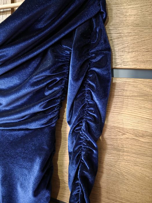 Lipsy Bardot dopasowana sukienka w kolano