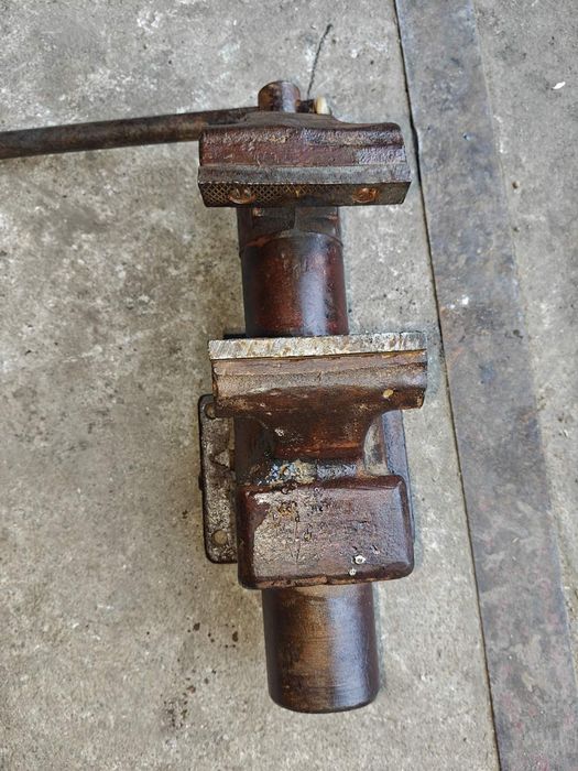 Тиски слесарные 100мм