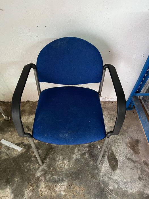 Cadeiras e bancos diversas