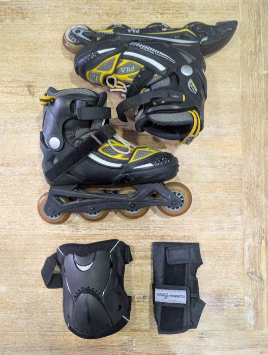 Conjunto de Patins e Equipamento Usado