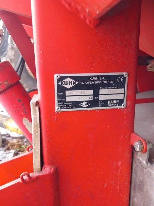 Sprzedam rozsiewacz KUHN AXIS