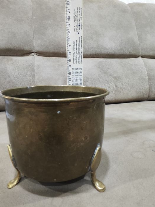 Мідне кашпо     .