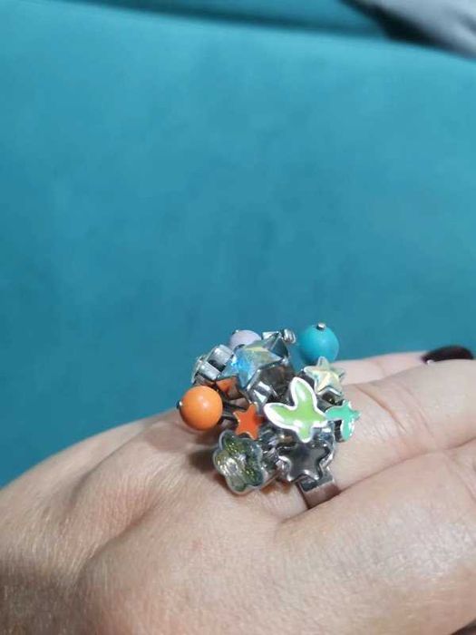 Anel em aço com "bouquet"de flores e borboletas