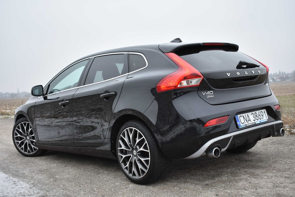 100% BEZWYPADKOWE Volvo V40 D4 - 190KM R-design BiXenon Navi Harmann