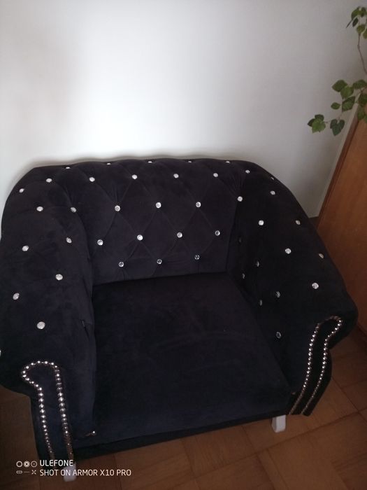 czarny fotel w stylu Chesterfield KareDesing