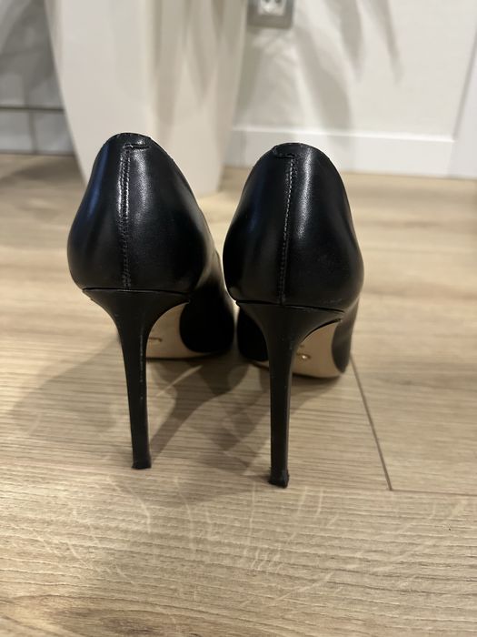 Шкіряні туфлі на каблуку