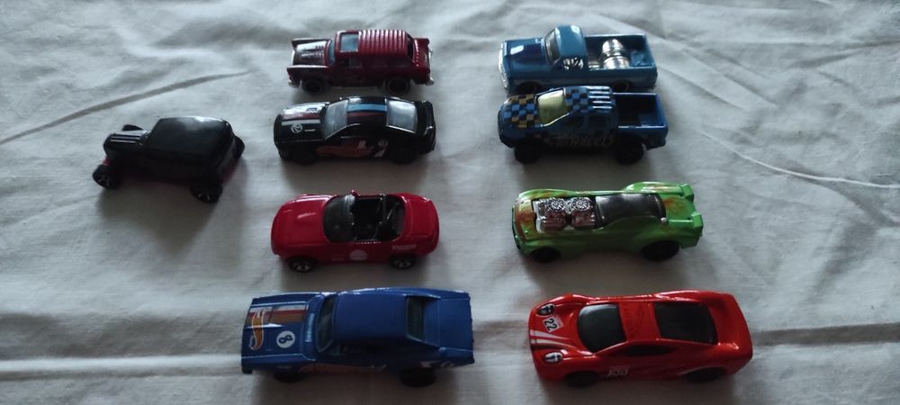 Продам модельки машин Хот Виллс.