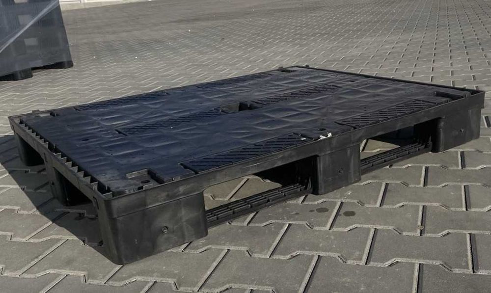 Palety plastikowe, używane 120x100x15cm w bardzo dobrym stanie
