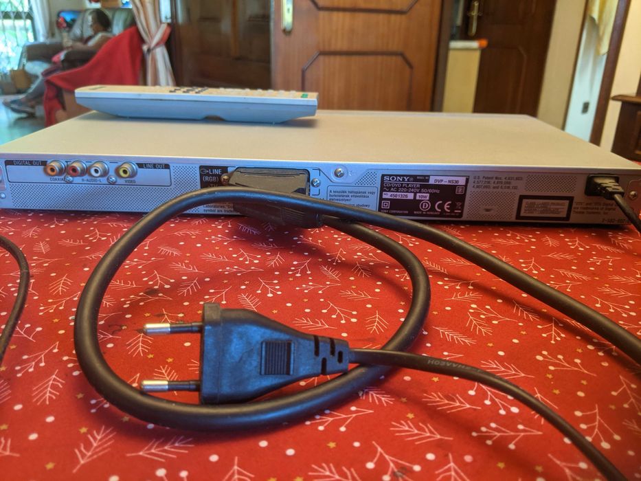 CD Player and DVD Player64283953857666122