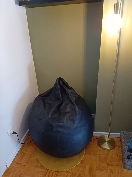 Puff em pêra.  .64729514684675120