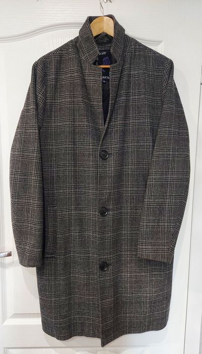 Płaszcz męski zapinany na guziki