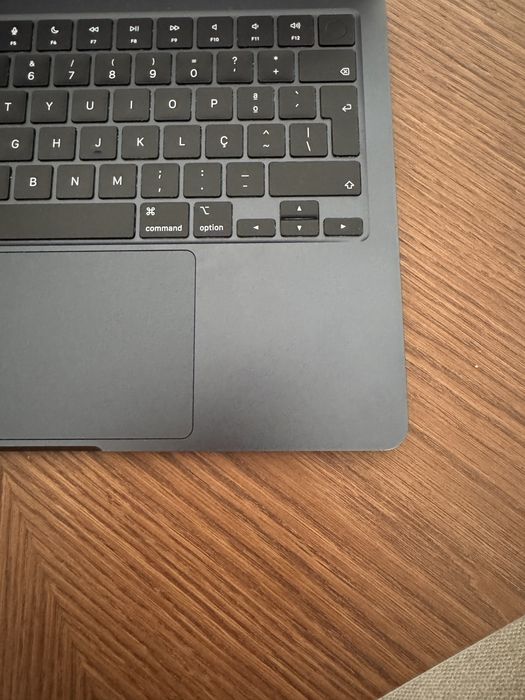 MacBook Air 13” M3 2024 8GB - Como Novo