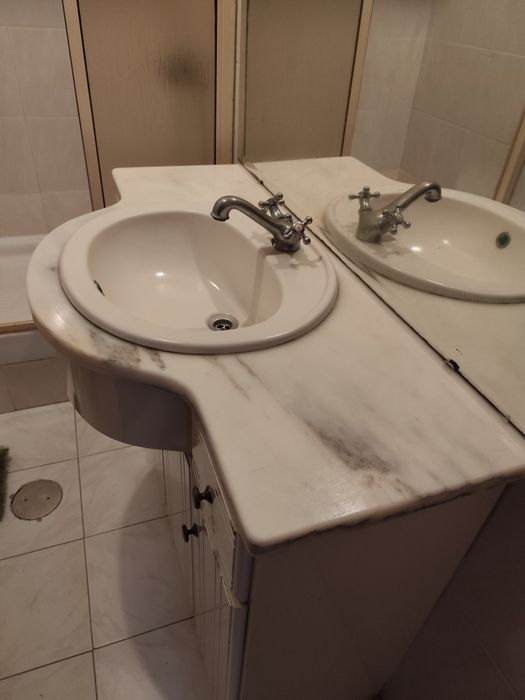 Móvel WC com lavatório e  bancada de mármore