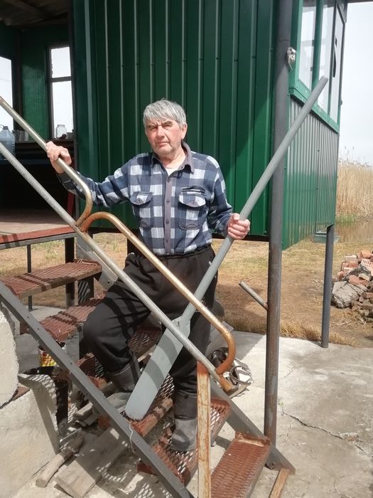 Продам  вагончик  на   березі  водосховища  поряд   р. С.ула.