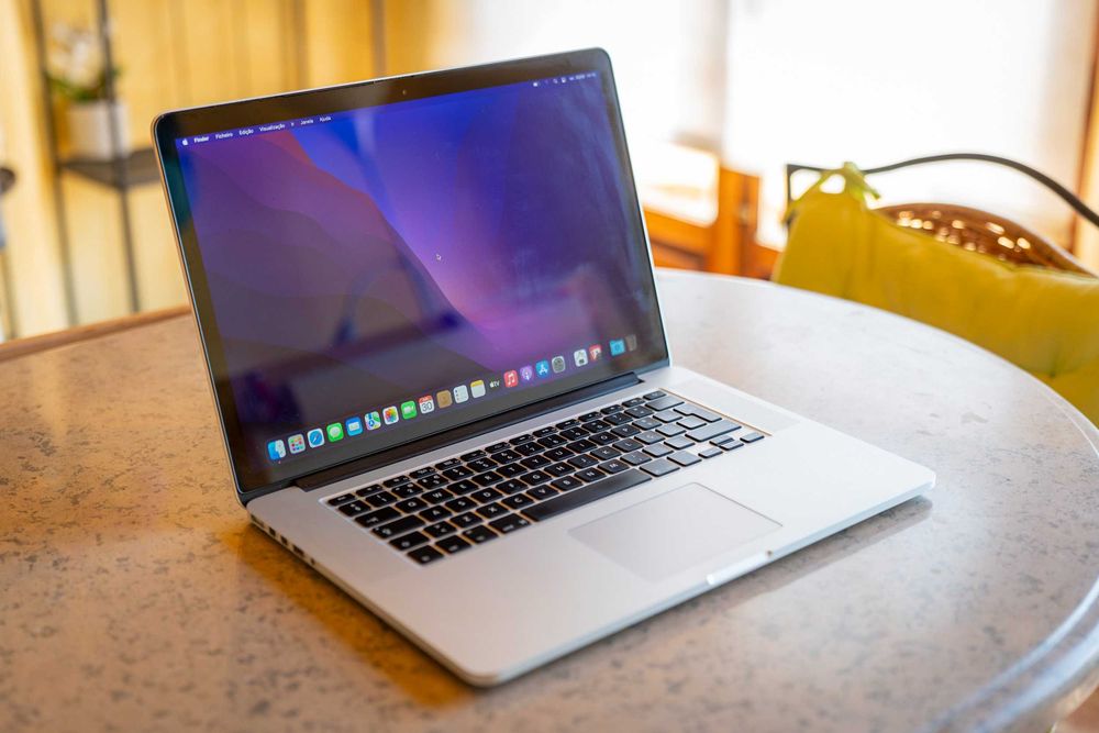MacBook Pro 15" (Mid 2015) i7 / 16GB / 516gb SSD