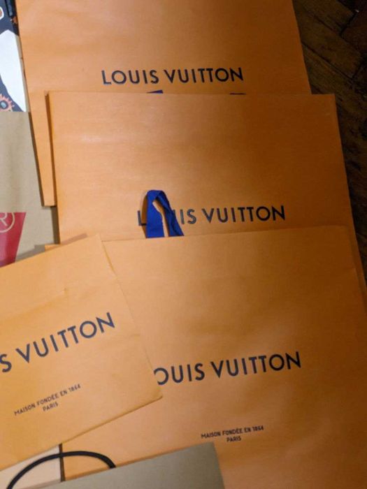 Багато пакетів різних брендів louis vuitton, BOSS упакування