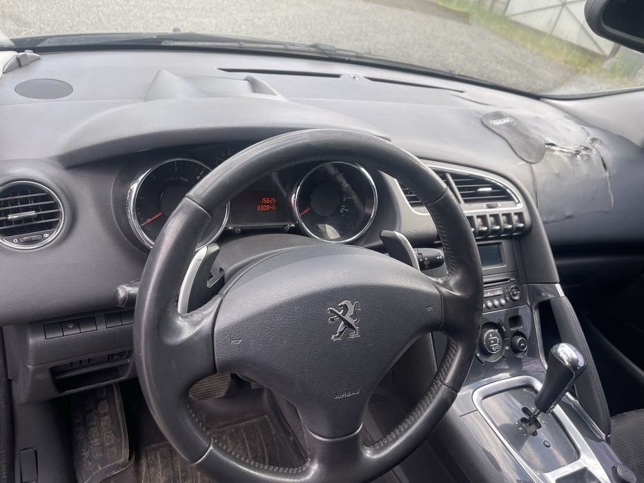 Peugeot 3008.                                        .