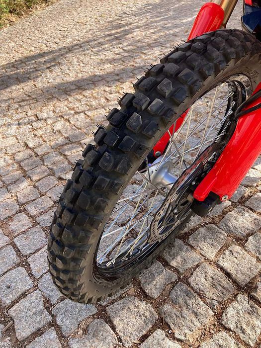 Honda CRF 300 Rally de 2025 em estado original