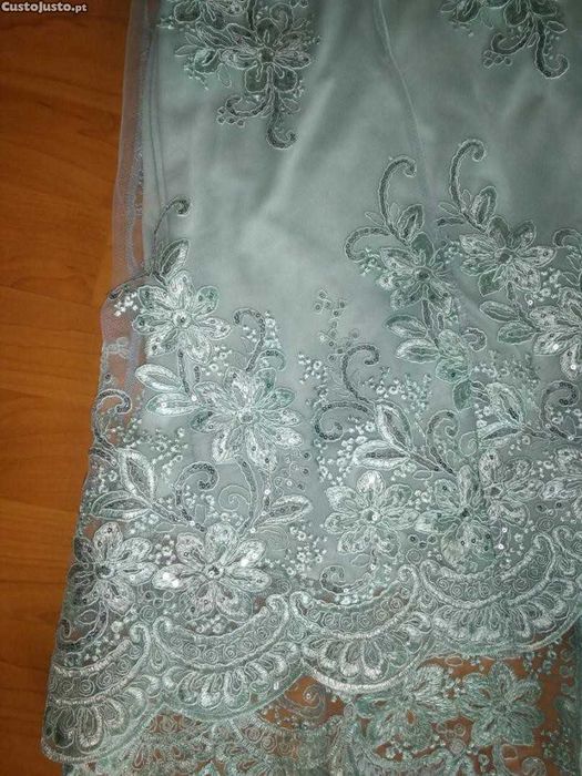 Vestido para casamento, com cauda.