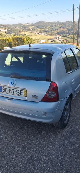 Renault clio gasóleo 5 lugares