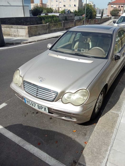 Vendo Mercedes C 220 CDI Elegance Aut. (2002) – Matrícula ES foto 3