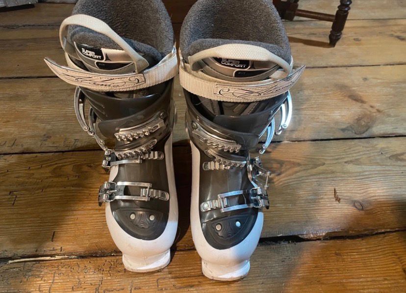 Buty narciarskie r. 39 Atomic super comfort fit