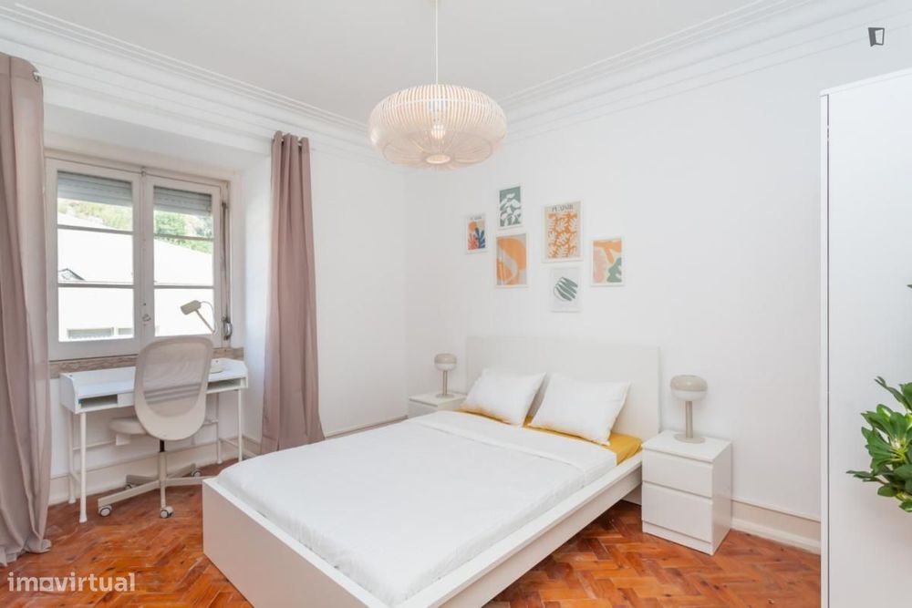 Quarto - localizado em Arroios Lisbon