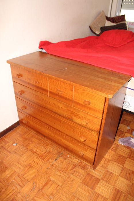 Conjunto de quarto. Cómoda + 2 mesas de cabeceira
