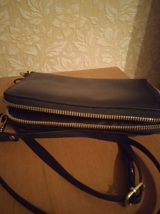 Продам маленькую сумочку барсетку.