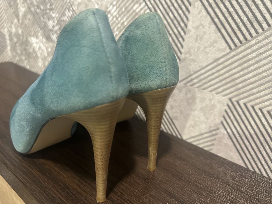 Замшеві блакитні туфлі-човники!