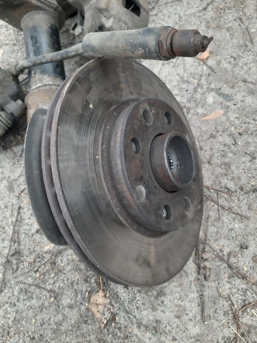 Продам стойку на ланос в сборе ,правая .