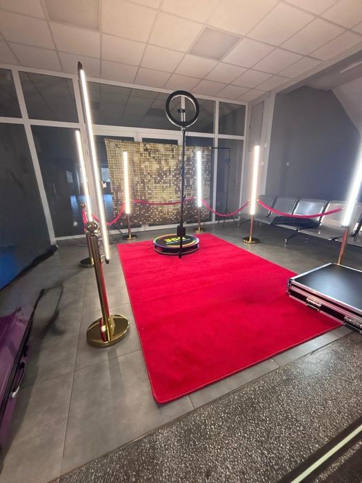 Fotobudka 360  . Maskotka żywa białego misia