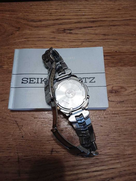 Часы наручные Seiko  Cal. 7T32 кварцевые