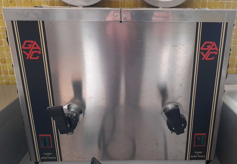 Termo industrial de leite e café com 2 depósitos.