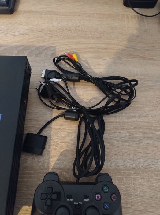 PlayStation 2 Slim + Pad + Kable
